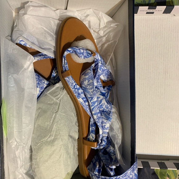 NIB crown and Ivy ankle wrap sandals size 9 - Picture 2 of 2